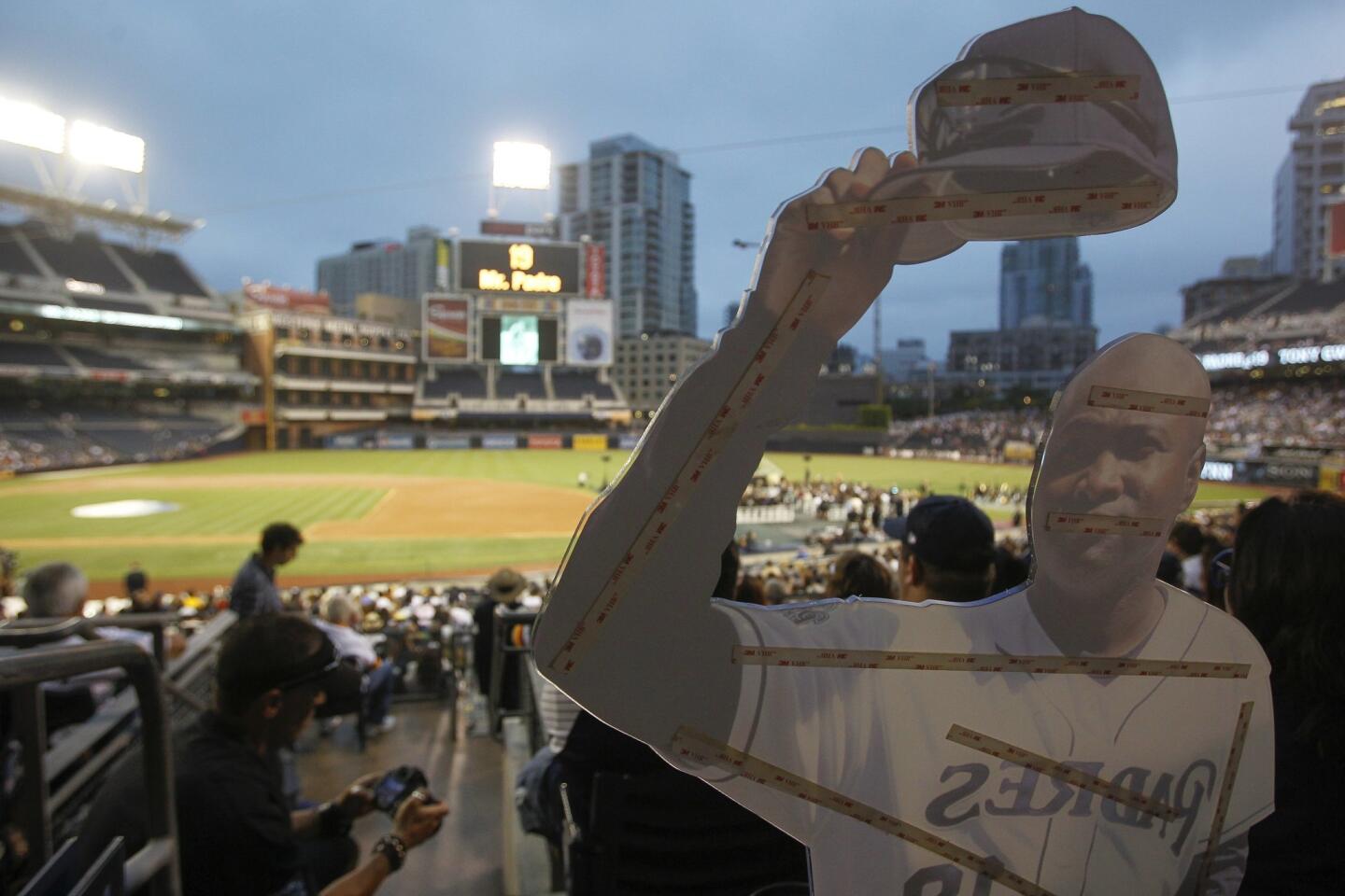 Amazing Grace' for Tony Gwynn: Petco Park Memorial Service - Times of San  Diego