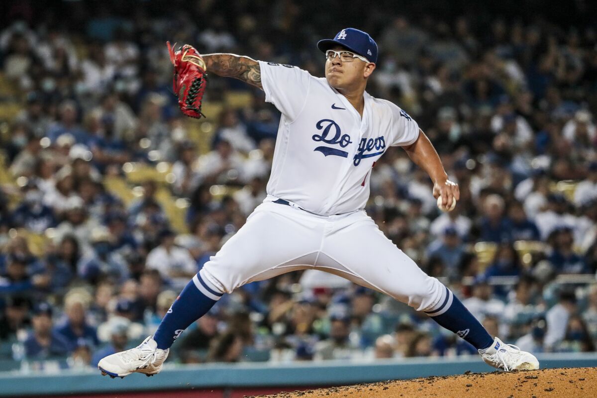 Dodgers pitcher Julio Urías holds the Atlanta Braves to no hits through four innings.