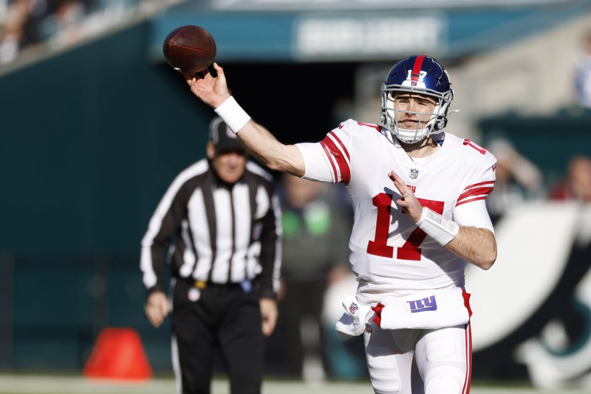 New York Giants' Jake Fromm plays during the first half of an NFL football game against the Philadelphia Eagles, Sunday, Dec. 26, 2021, in Philadelphia. (AP Photo/Laurence Kesterson)