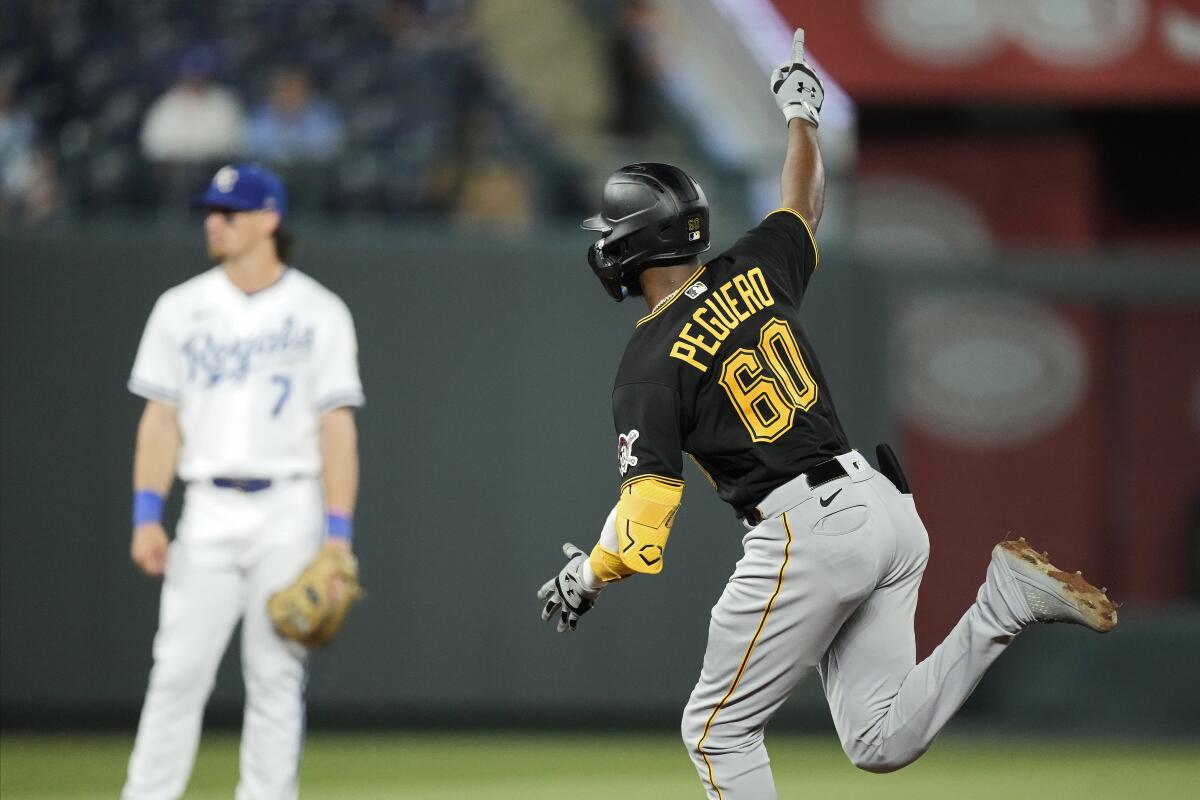 Ke'Bryan Hayes' 2-run homer in the 8th inning sends the Pirates to
