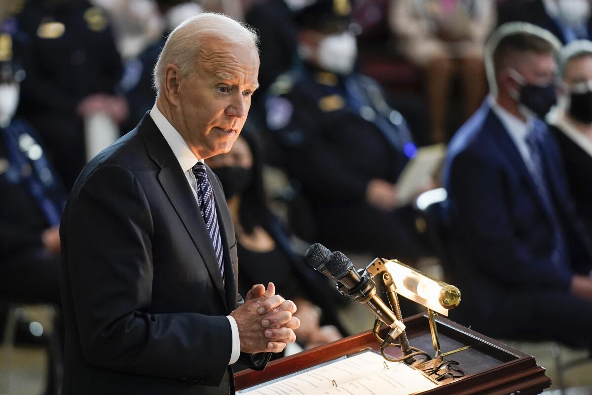 El presidente de EEUU Joe Biden en una ceremonia en el Capitolio en Washington