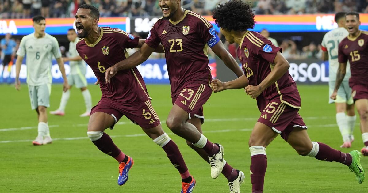 Meksika, Copa América grup aşaması maçında Venezuela'ya yenildi