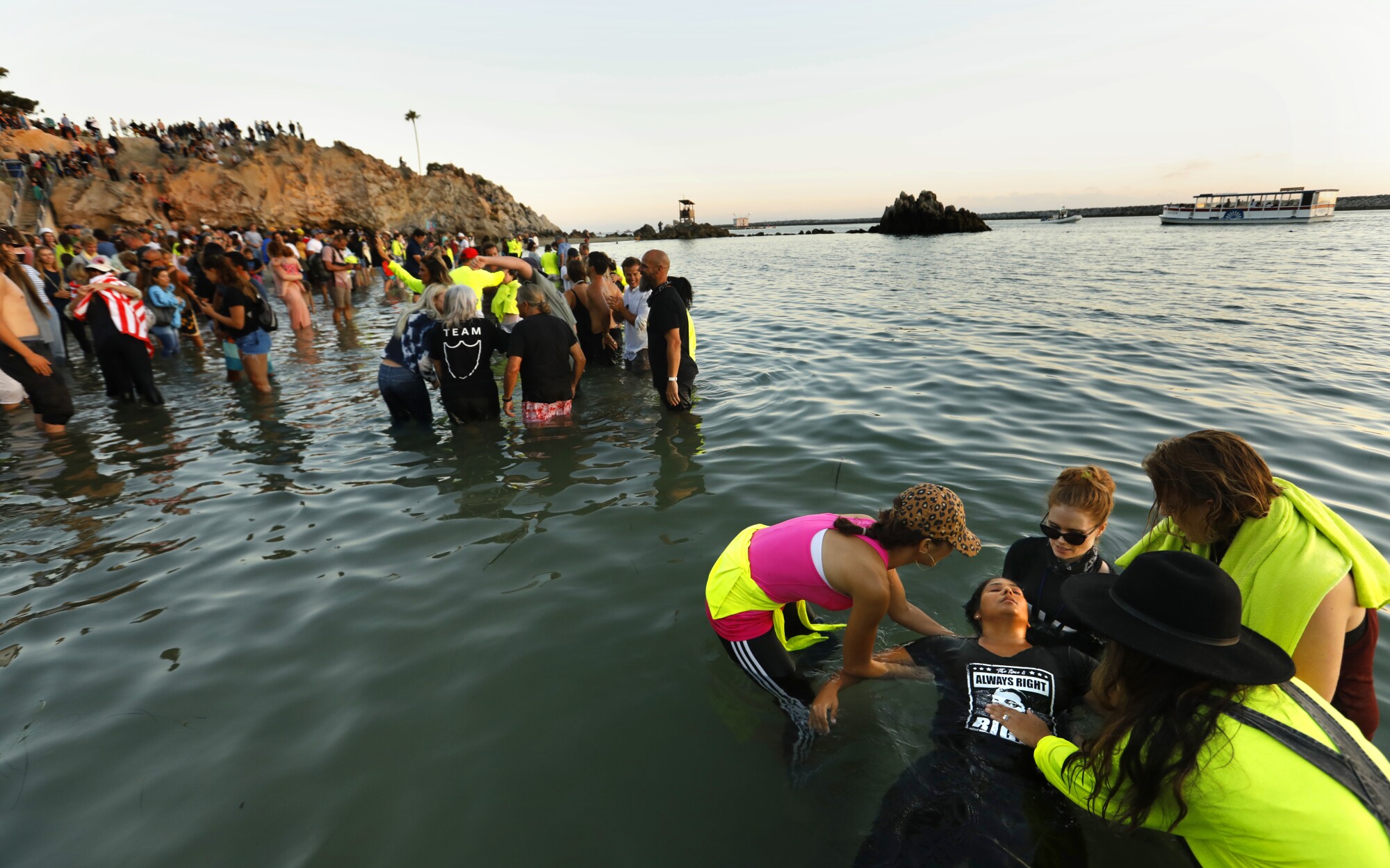 10 striking photos that show beach baptisms amid coronavirus Los