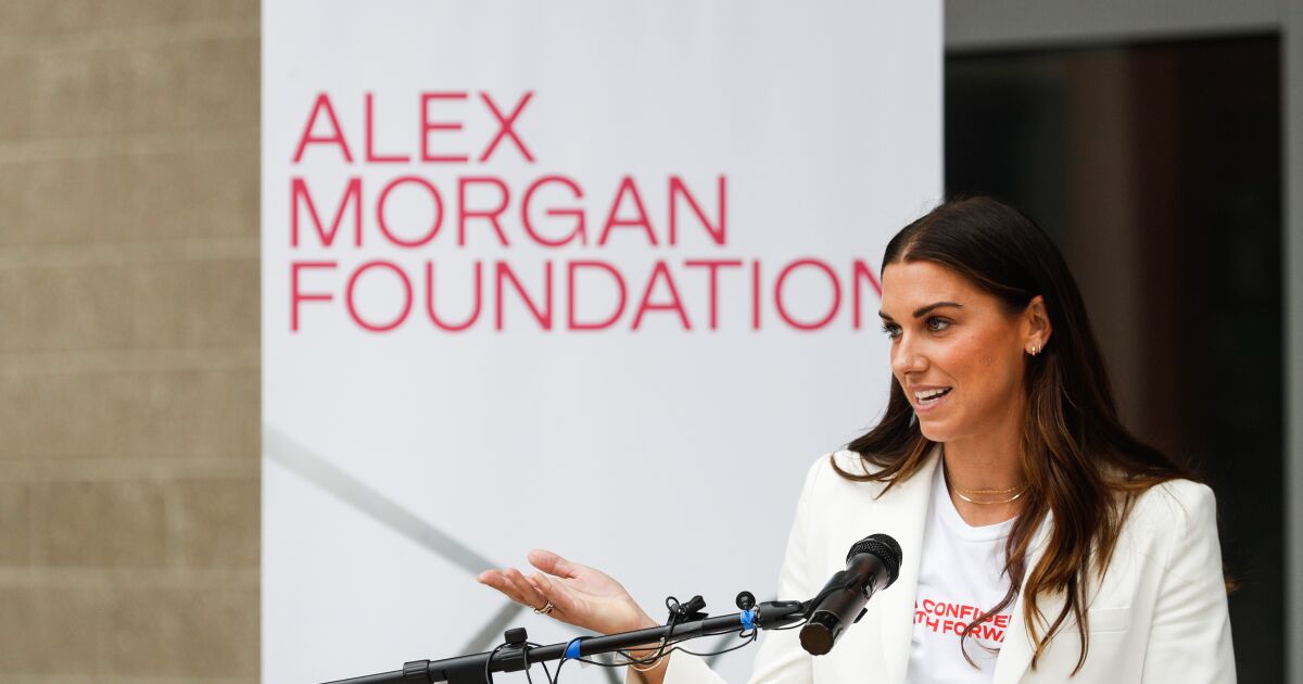 La star du football Alex Morgan lance une nouvelle fondation pour aider les femmes et les filles