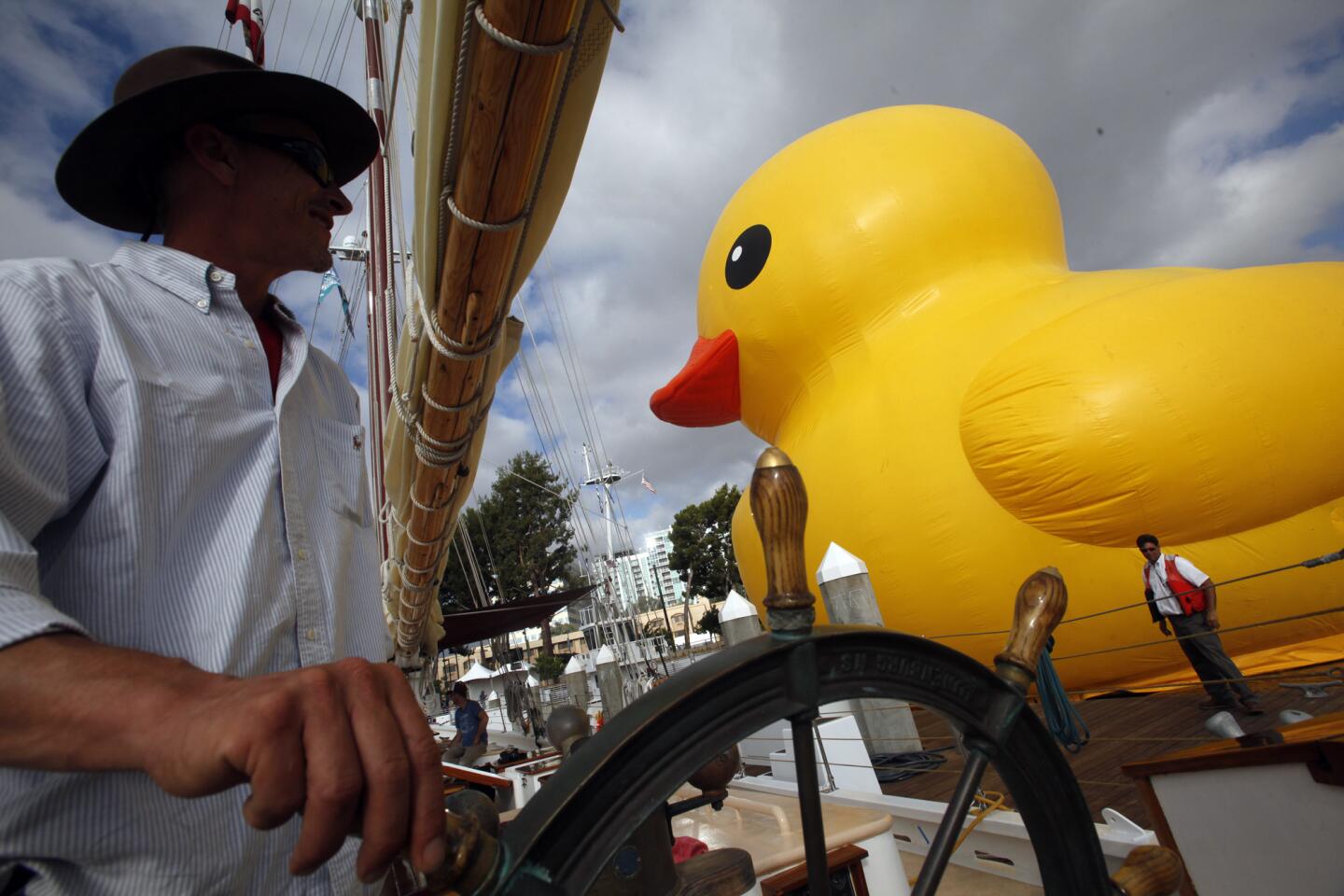 LA port welcomes massive rubber duck