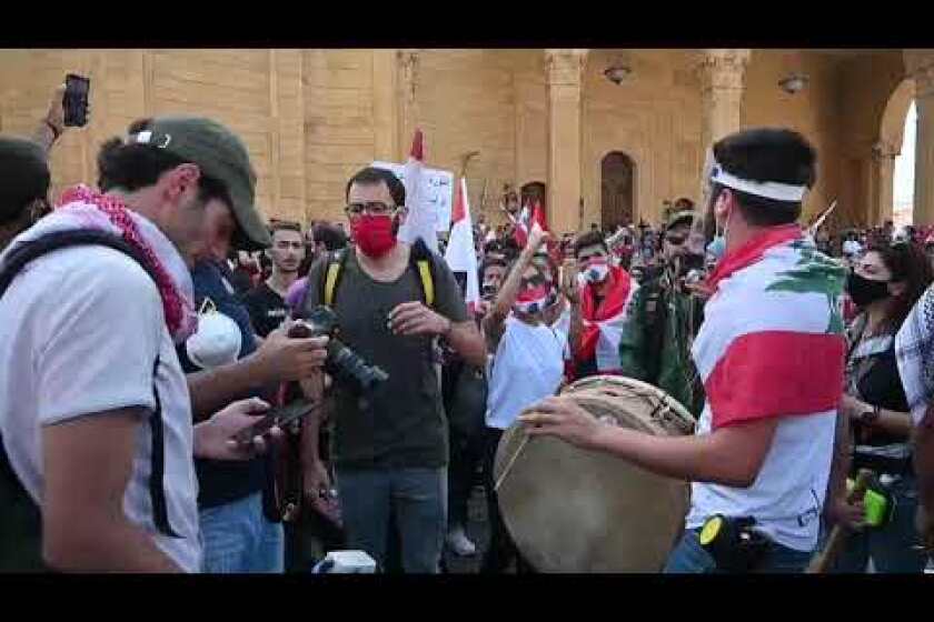 Beirut, dolor e indignación entre la destrucción y vidrios rotos (Video)