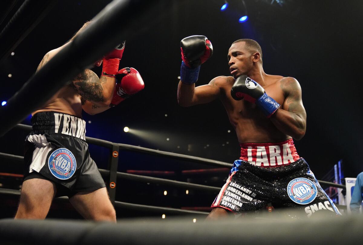 Erislandy Lara fights Greg Vendetti 