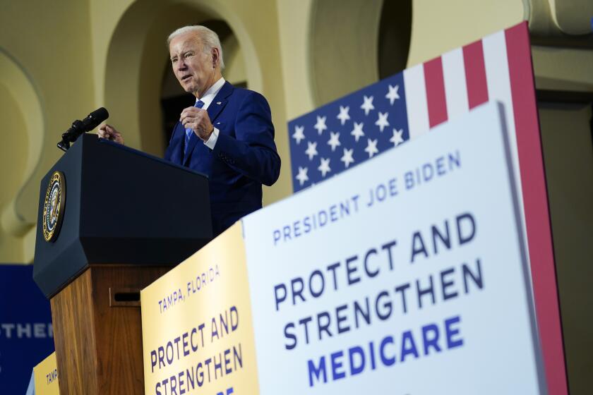 ARCHIVO - El presidente Joe Biden habla del plan de su gobierno para proteger el Seguro Social y el seguro médico para jubilados Medicare 9 de febrero de 2023 en Tampa, Florida. (AP Foto/Patrick Semansky, File)
