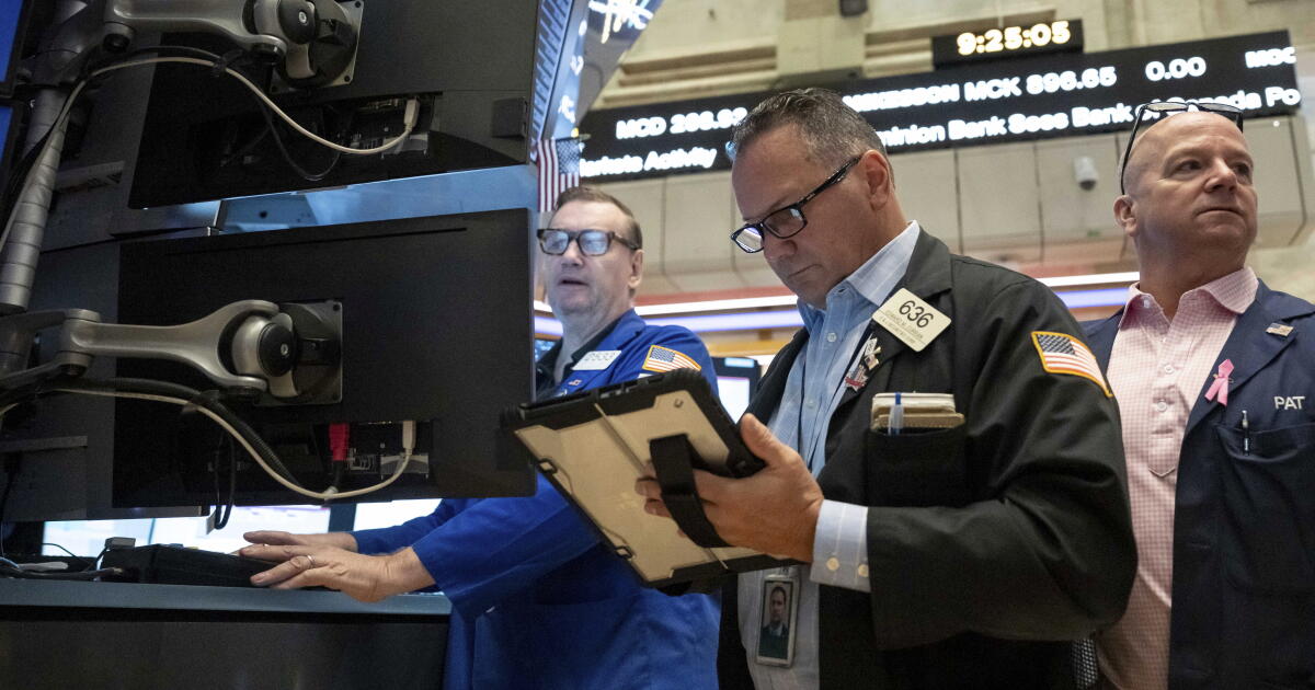 Photo: latimes.com Trader Edward Curran works on the floor of the New York Stock Exchange, Thursday, Aug. 27, 2026, in New York. (AP Photo/Yuki