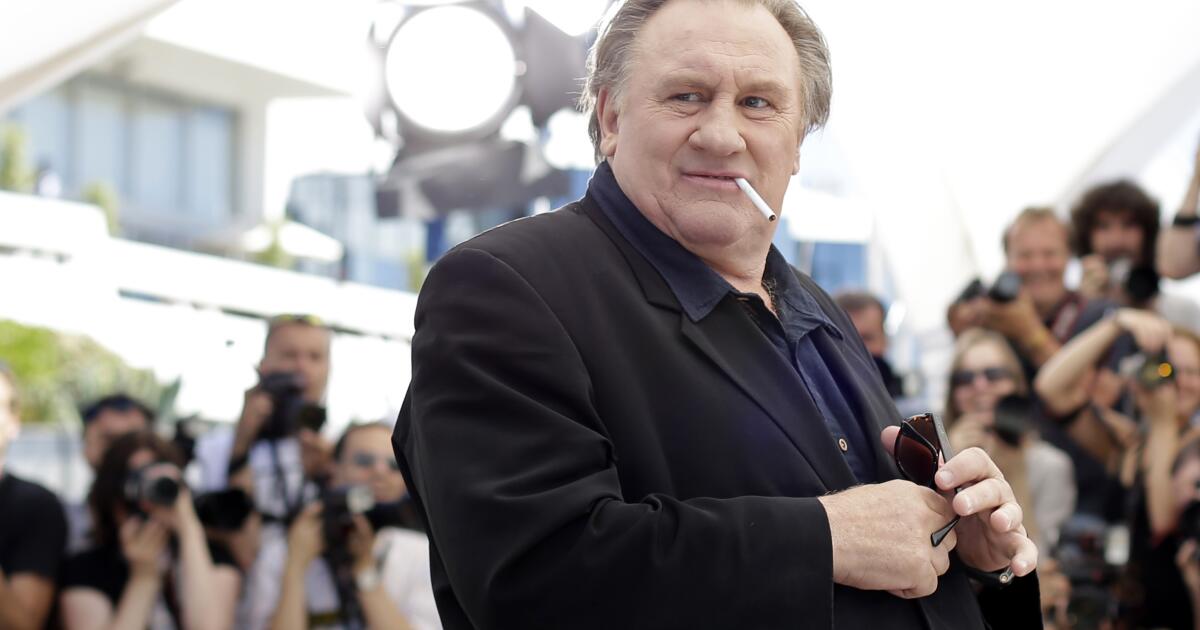 Au milieu d'accusations, une statue de l'acteur français Gérard Depardieu a été retirée d'un musée de cire à Paris
