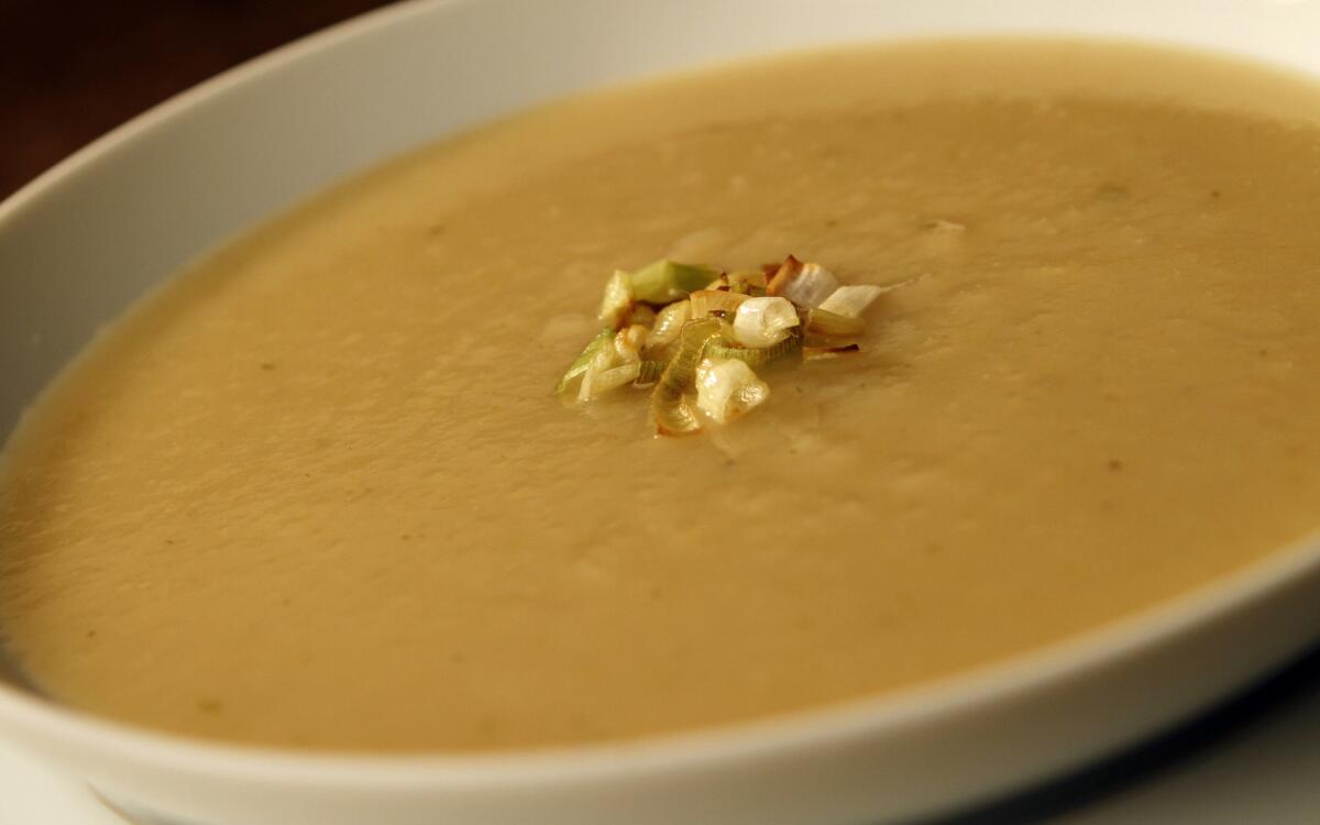 Leek, apple and thyme soup