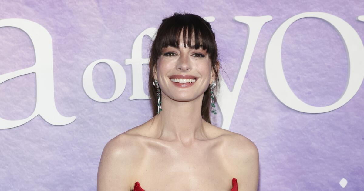 Anne Hathaway denkt über das mittlere Alter in einer Welt ohne Trubel nach