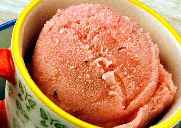 Strawberry gelato (milk-based)