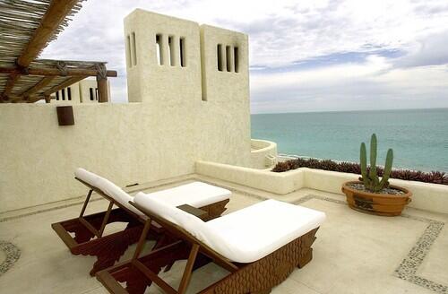 Las Ventanas, a luxury resort, lies halfway between Cabo San Lucas and San José del Cabo.