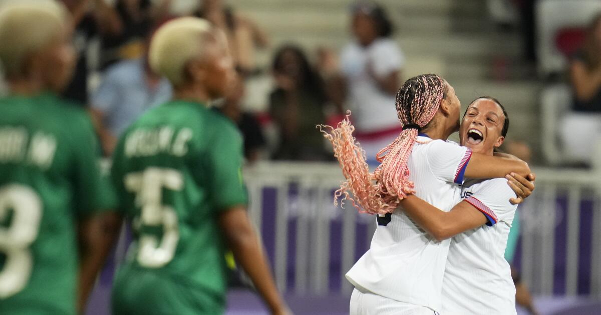 美国女子足球队在奥运会开幕赛上战胜赞比亚