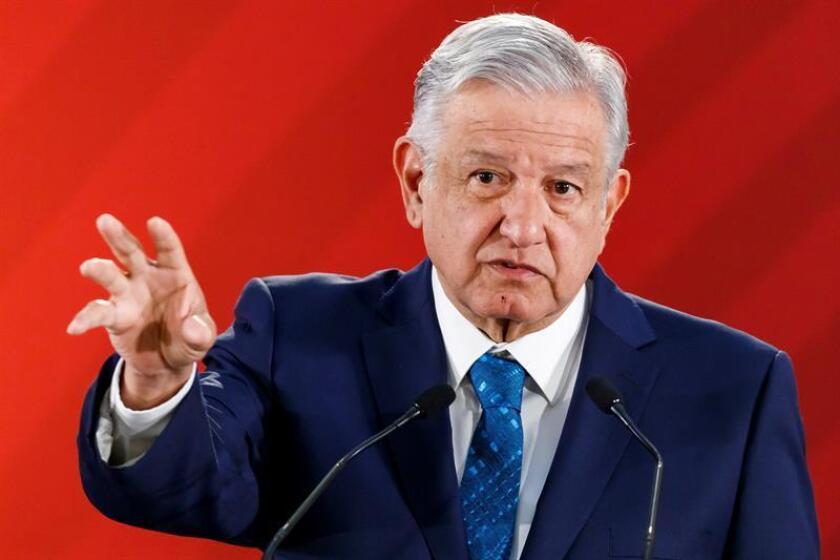 El presidente de México, Andrés Manuel López Obrador, habla en rueda de prensa matutina en el Palacio Nacional, en Ciudad de México (México). EFE