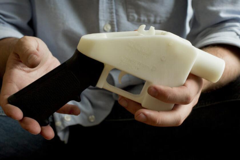 A plastic pistol made using a 3-D printer would be illegal in California under legislation to be proposed by state Sen. Kevin de Leon (D-Los Angeles).