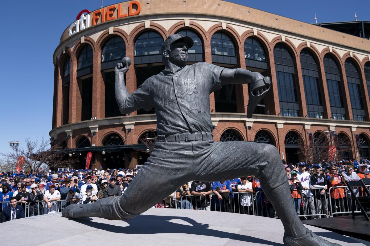 Tom Seaver statue at New York Mets Citi Field 