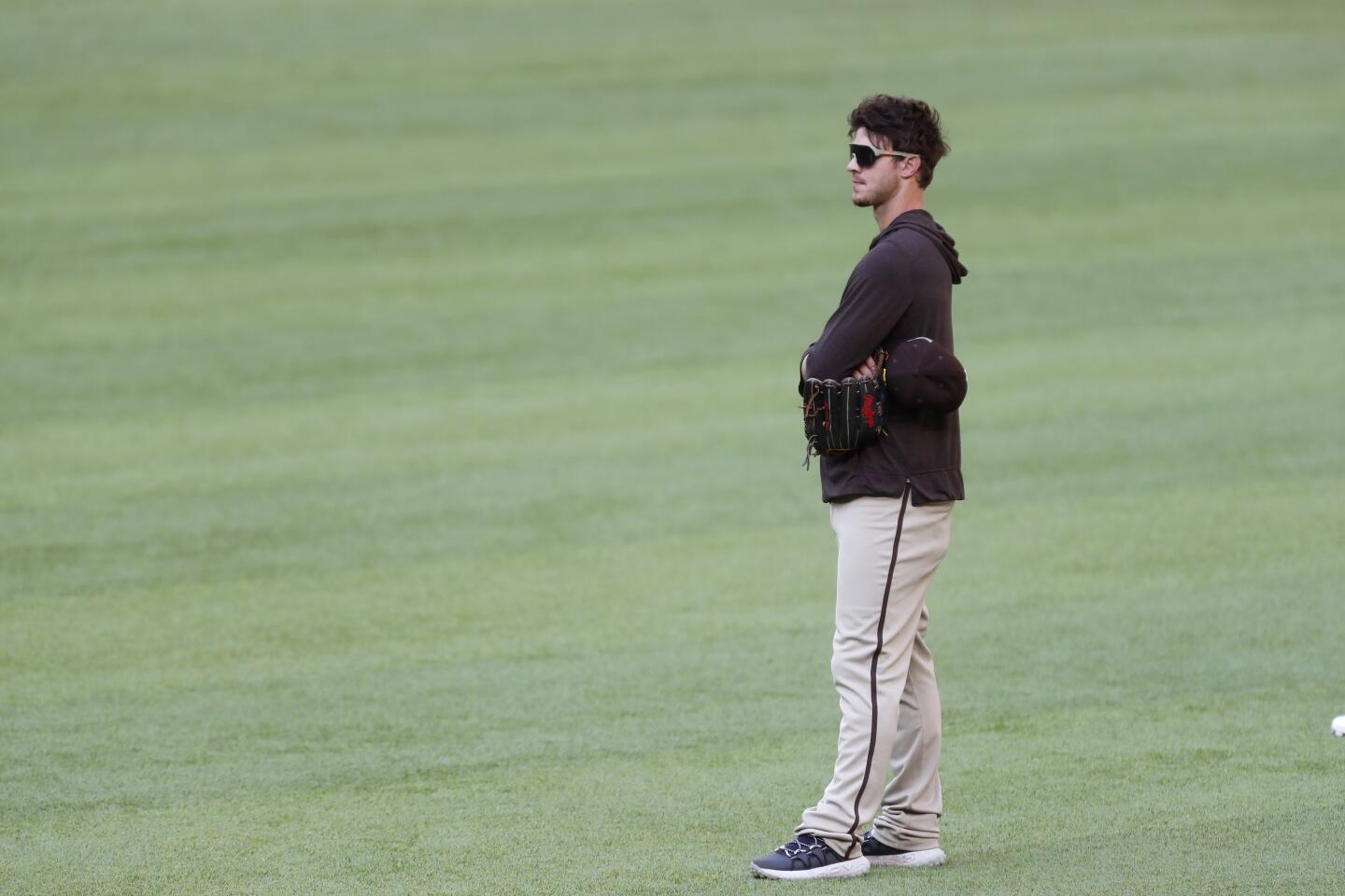 627098-Padres-playoff-practice_
