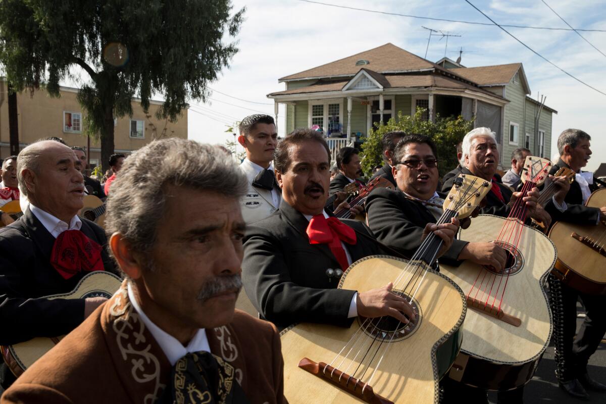 Mariachis in Boyle Heights 