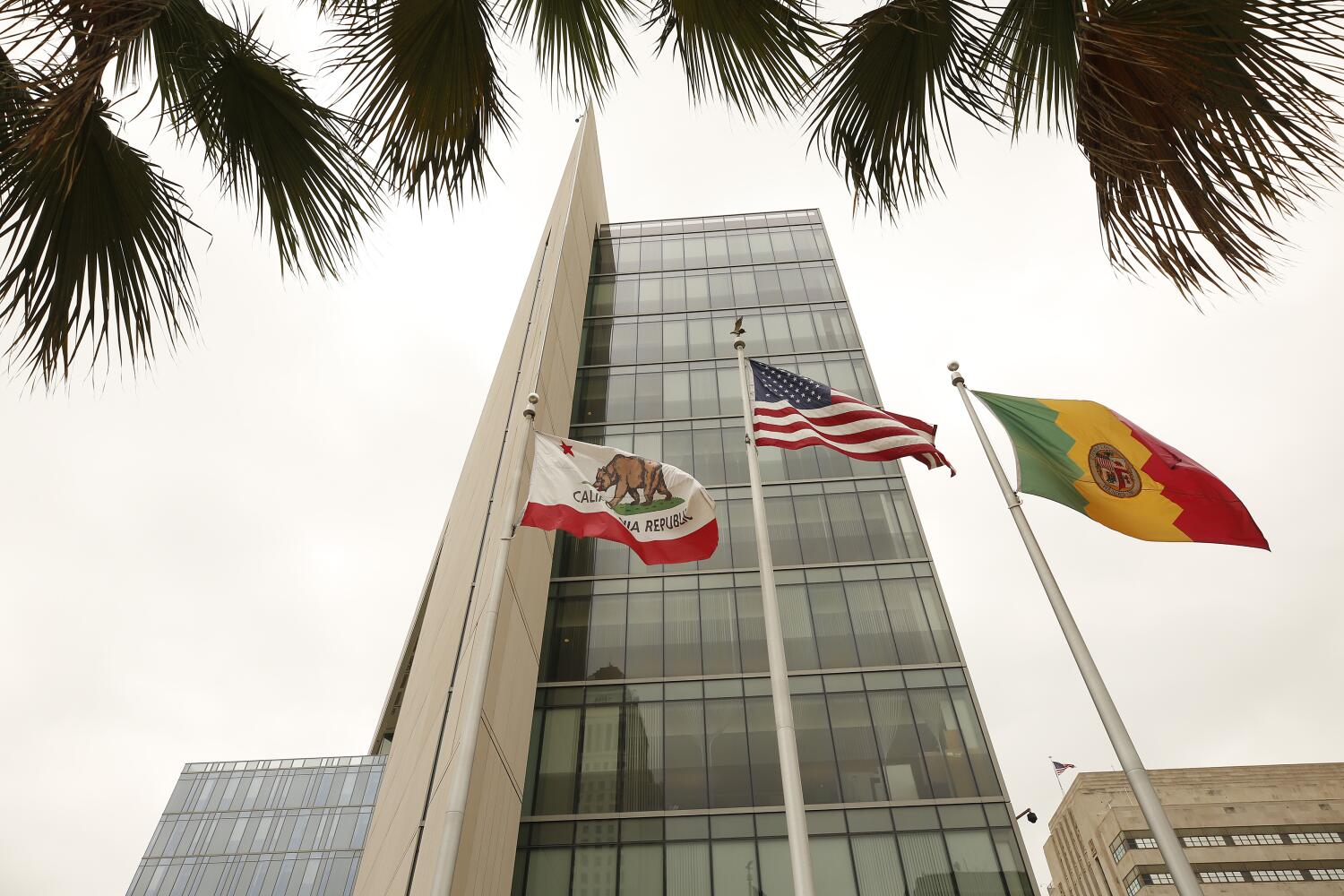 ?url=https%3A%2F%2Fcalifornia times brightspot.s3.amazonaws.com%2F1d%2Ff4%2Fe0be5e41491c94987a7ae5024044%2Fla photos 1staff 567338 la me lapd budget 8 als