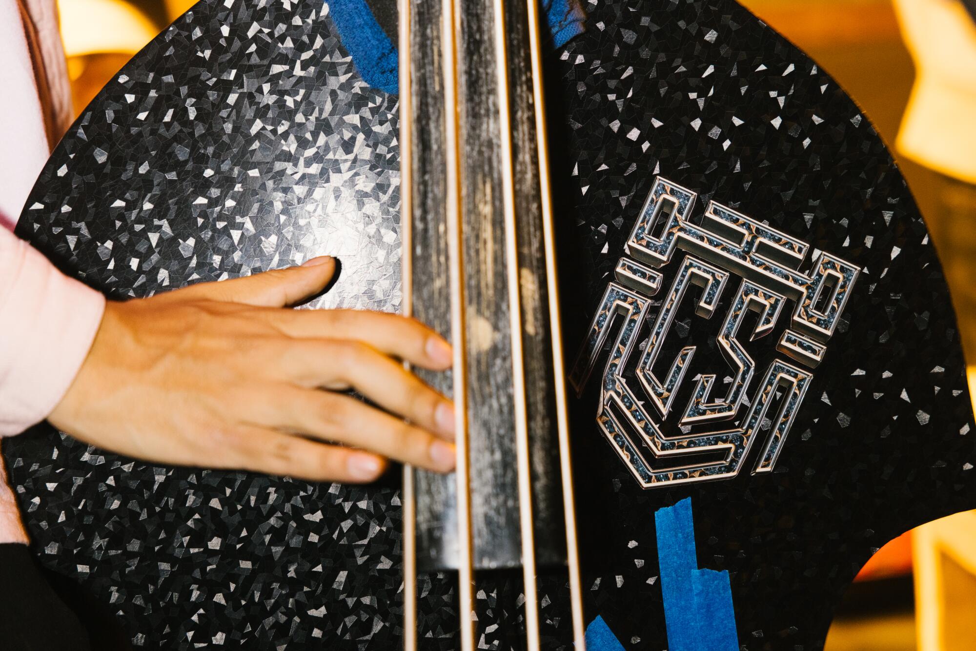 A instrumentalist plays the treble bass astatine Los Guitarrazos
