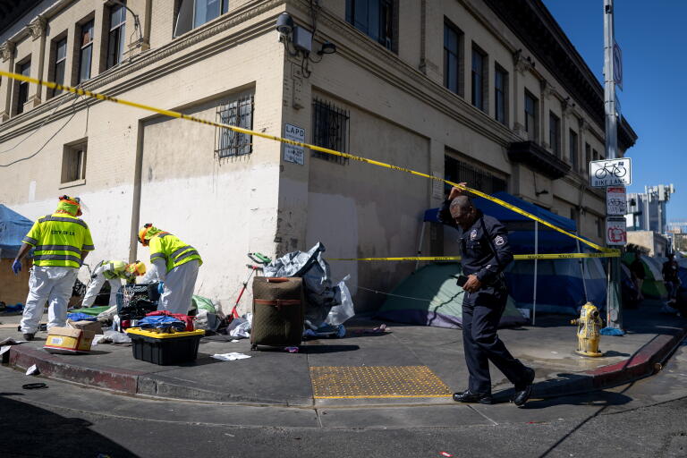 Drugs In Hand Sweeping law enforcement crackdown targets Skid Row drug suspects - Los ...