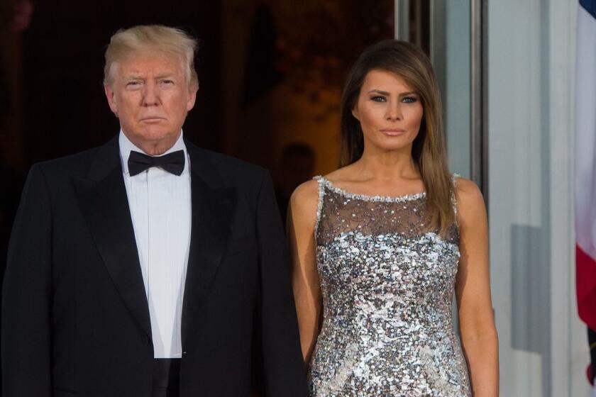 TOPSHOT - US President Donald Trump and First Lady Melania Trump welcome French President Emmanuel Macron and his wife Brigitte Macron as they arrive for a State Dinner at the North Portico of the White House in Washington, DC, April 24, 2018. / AFP PHOTO / SAUL LOEBSAUL LOEB/AFP/Getty Images ** OUTS - ELSENT, FPG, CM - OUTS * NM, PH, VA if sourced by CT, LA or MoD **