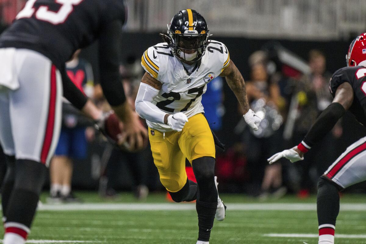 Pittsburgh Steelers linebacker Marcus Allen works during the first half against the Atlanta Falcons.