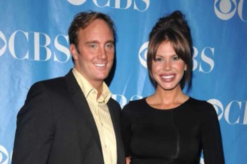 ** ADDS DATELINE ** Actor Jay Mohr and his wife actress Nikki Cox attend the CBS Upfront at Carnegie Hall on Wednesday, May 14, 2008, in New York. (AP Photo/Peter Kramer) ORG XMIT: NYPK103