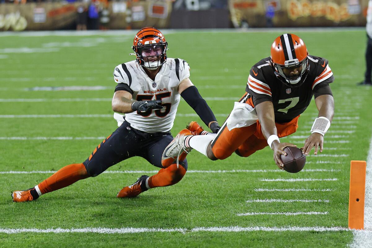 Browns stop making mistakes, make statement against Bengals - The