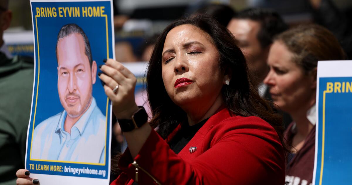 L.A. public defender Eyvin Hernandez freed from Venezuela in prisoner swap L.A. public defender Eyvin Hernandez freed from Venezuela in prisoner swap