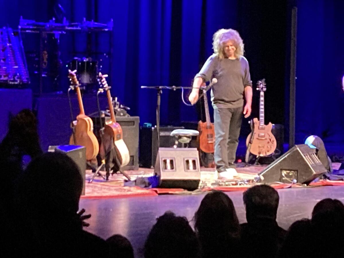 Pat Metheny takes a bow at The Magnolia, where his Saturday concert was repeatedly disrupted by a heckler.