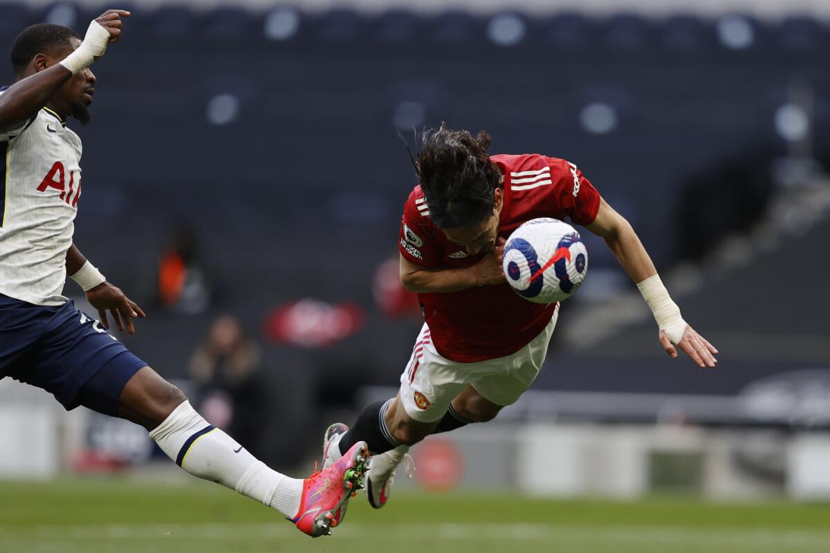 Manchester United's Edinson Cavani in action during the English Premier League soccer match between Tottenham Hotspur and Manchester United at the Tottenham Hotspur Stadium in London, Sunday, April 11, 2021. (Adrian Dennis/Pool via AP)