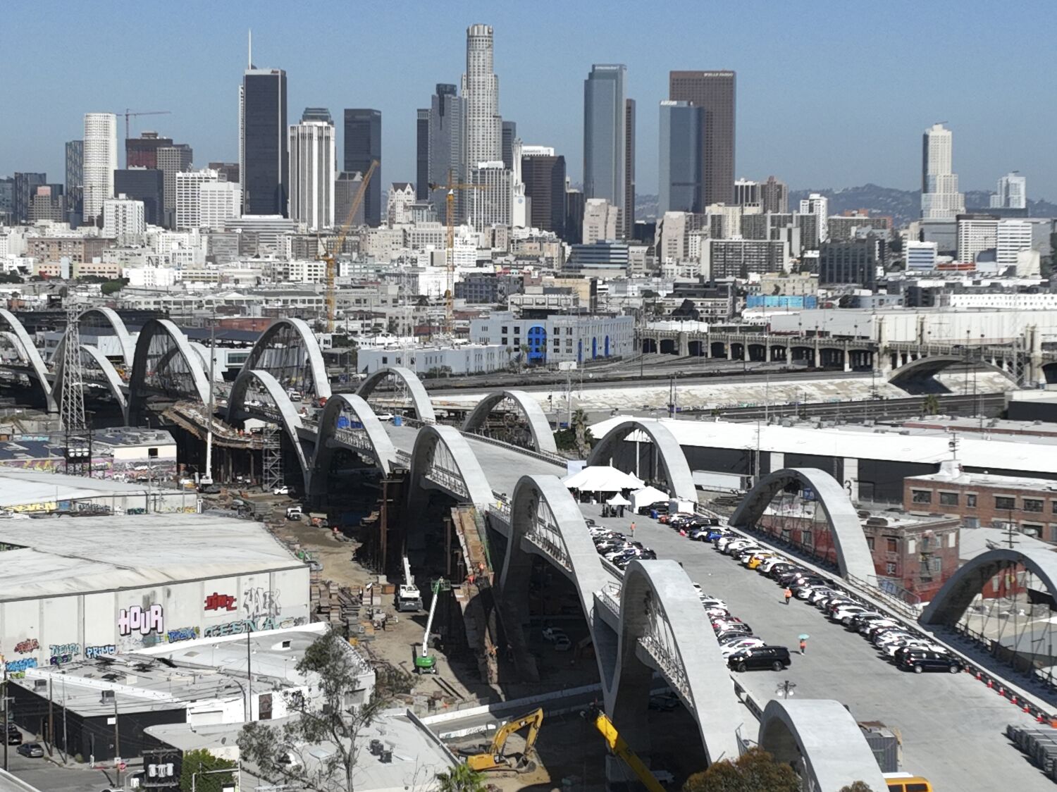 LAPD seeks gunman in fatal shooting under 6th Street Viaduct downtown