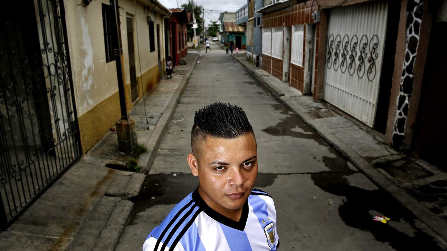 In Honduras, U.S. deportees seek to journey north again