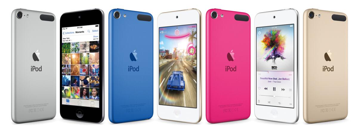 En imagen divulgada por la compañía Apple muestra los nuevos modelos del reproductor de música iPod Touch.
