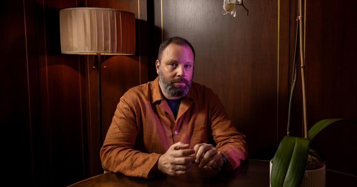 Yorgos Lanthimos and Emma Stone go all out in ‘Poor Things’ - Los ...