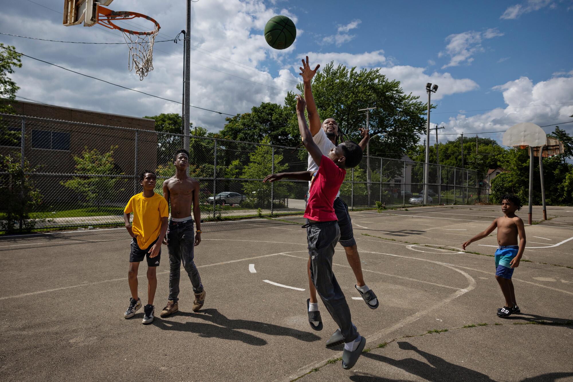 Kids play basketball at the Milwaukee Childcare Collective event.