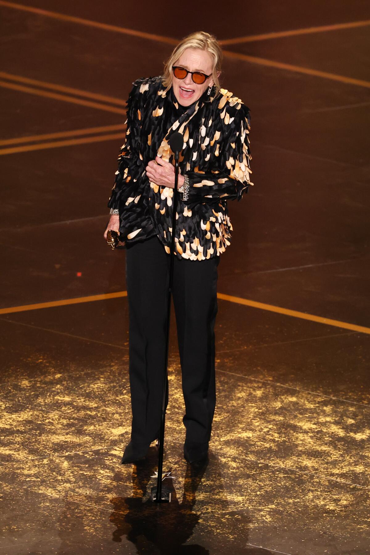 Amy Madigan wins Oscar for 'Weapons,' 40 years after first nomination - Los Angeles Times