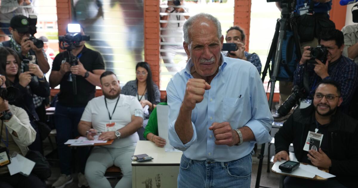 Nas eleições presidenciais hondurenhas, o candidato que apoia Trump, Nasri Asfora, foi anunciado como vencedor Nas eleições presidenciais hondurenhas, o candidato que apoia Trump, Nasri Asfora, foi anunciado como vencedor