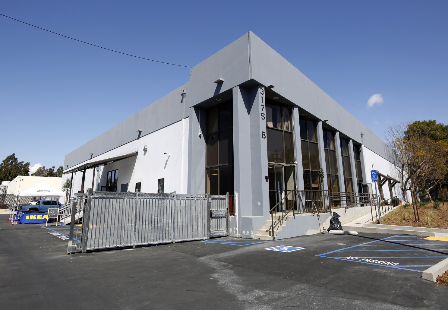 Costa Mesa Bridge Shelter Halts New Admissions As First Virus Cases Identified Los Angeles Times Costa Mesa Bridge Shelter Halts New Admissions As First Virus Cases Identified Los Angeles Times