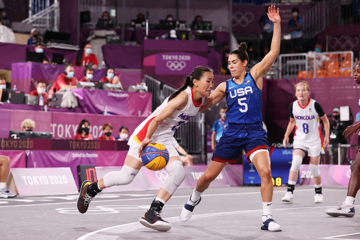Mongolia's Tserenlkham Munkhsaikhan, left, is challenged by Kelsey Plum of the U.S. during pool play on Saturday.