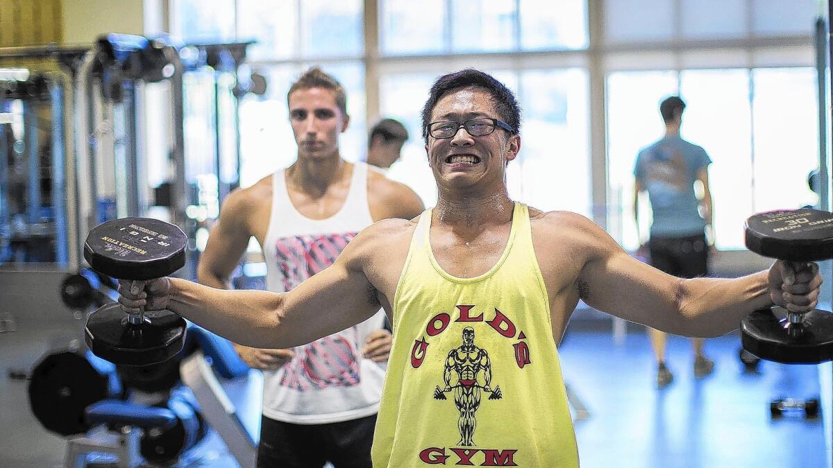 Gym bro culture lets young men share the weight of workouts - Los