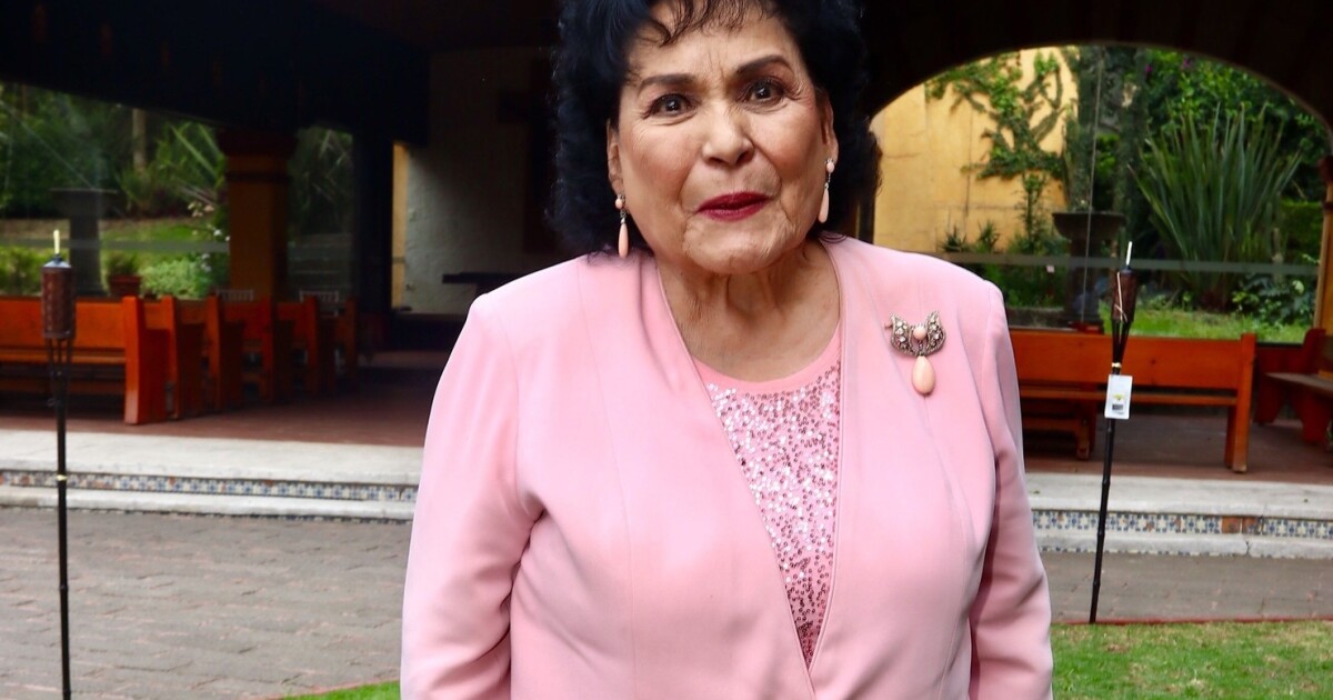 Carmen Salinas permanece sin cambios y con movimientos involuntarios