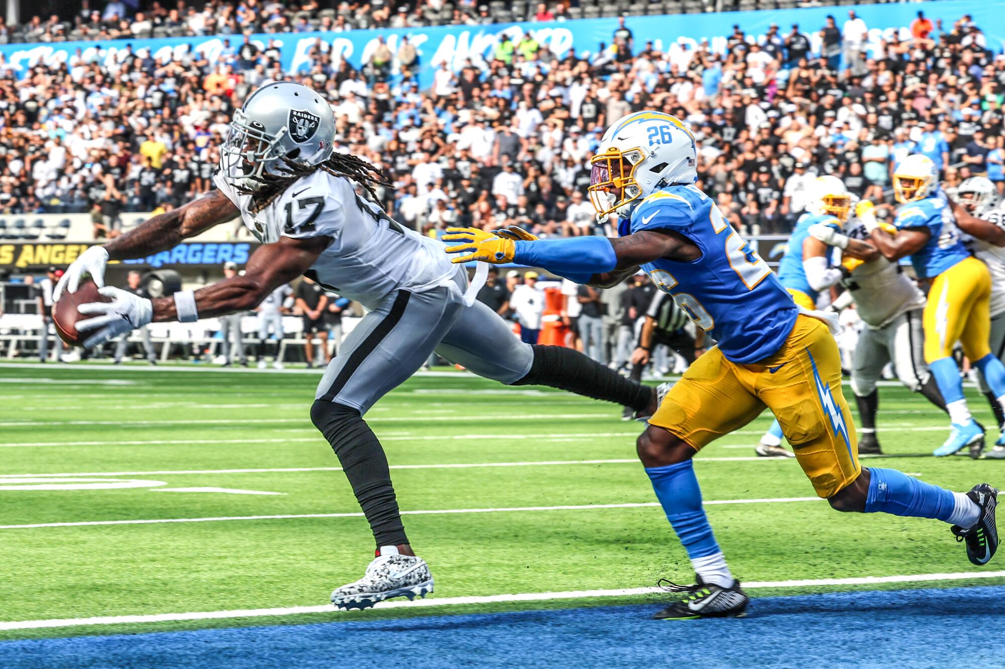 Raiders wide receiver Davante Adams catches a touchdown pass in front of Chargers cornerback Asante Samuel Jr.
