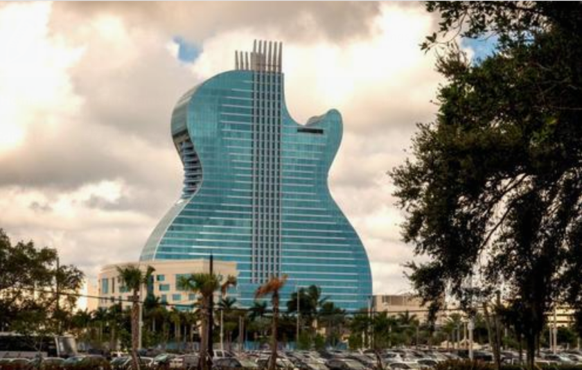 el-primer-hotel-con-forma-de-guitarra-del-mundo-abre-a-lo-grande-en-ee