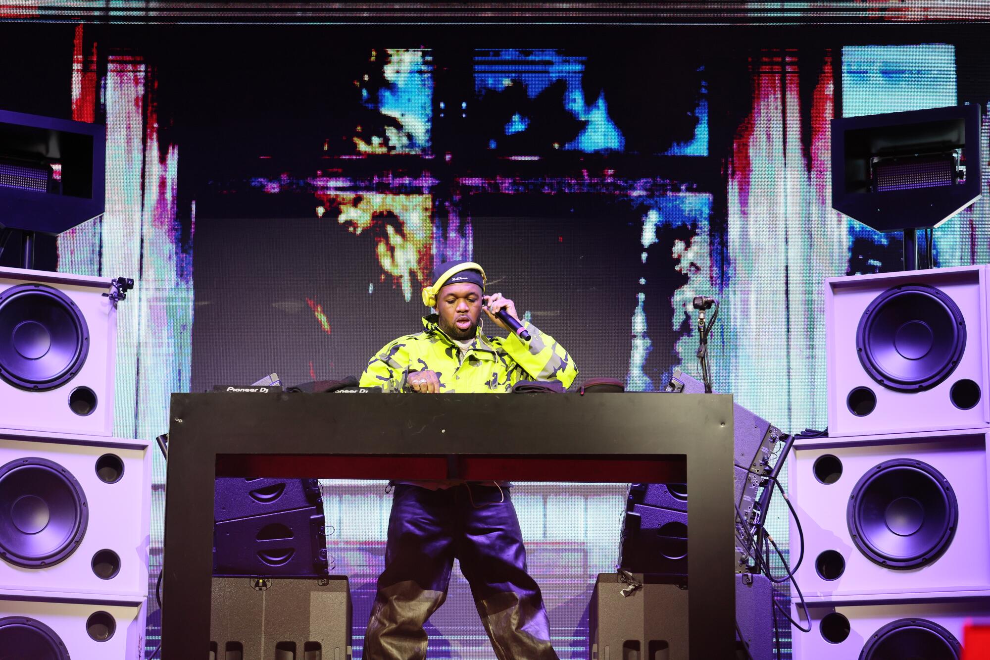 Mustard performs astatine Sahara stage.