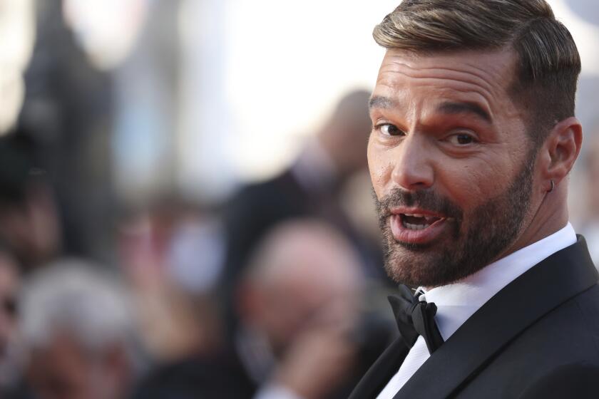 Ricky Martin posa para los fotógrafos en un evento el 25 de mayo de 2022, en Cannes, Francia.