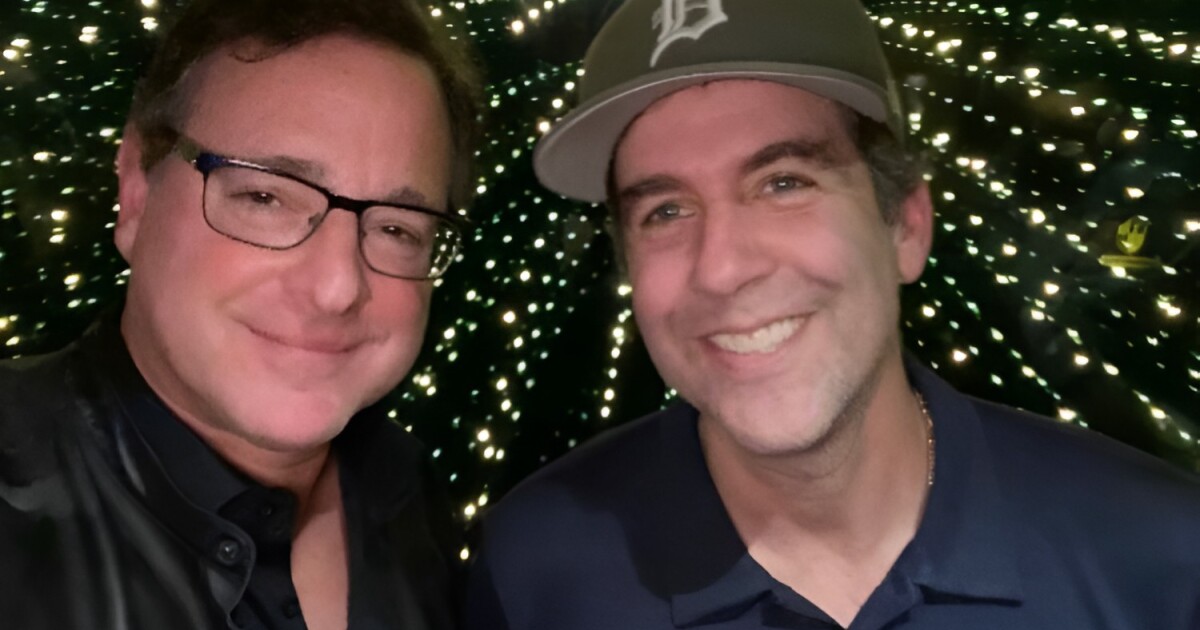 Bob Saget’s opening act pays tribute to his comedy hero with a little help from Netflix